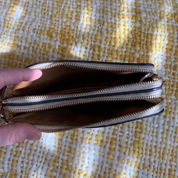 Coach wristlet - Picture 2 of 2